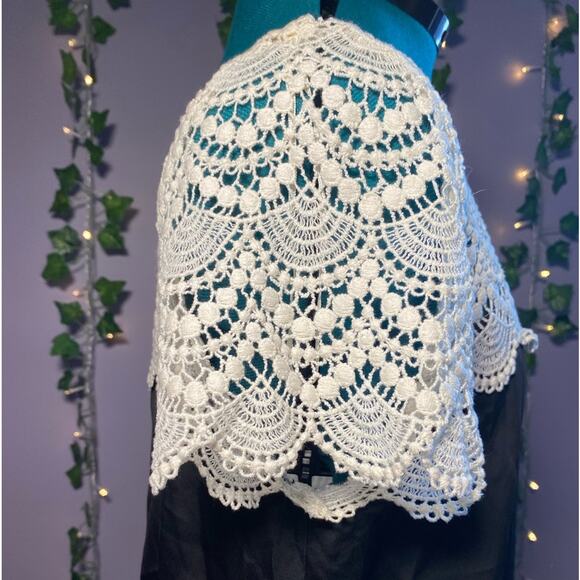 LC Lauren Conrad NWT Top Size Medium Color White and Black - Picture 4 of 6